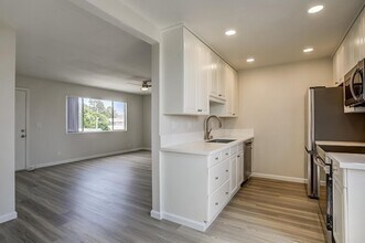 501 N Ditmar St-Unit -J in Oceanside, CA - Building Photo - Building Photo