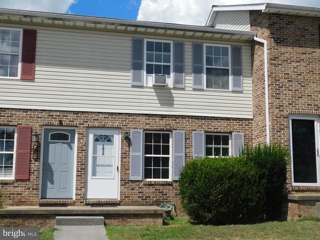 property at 1030 Bridle Ct