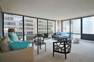 243 E Wacker Dr in Chicago, IL - Building Photo - Building Photo