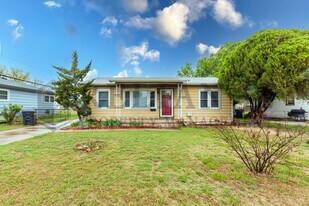 2328 W Crawford St in Wichita, KS - Building Photo