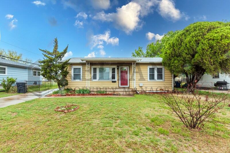 2328 W Crawford St in Wichita, KS - Foto de edificio