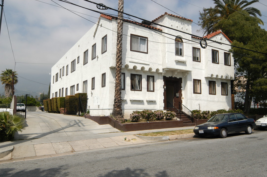 27 E Montana St in Pasadena, CA - Building Photo