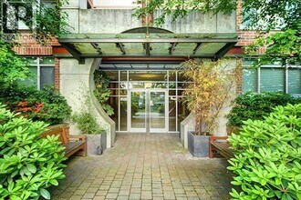 9288 Odlin Rd in Richmond, BC - Building Photo - Building Photo