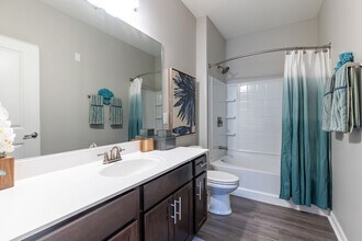 Alinium at Zionsville in Zionsville, IN - Foto de edificio - Building Photo