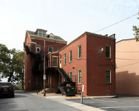 17 N Front St in Harrisburg, PA - Building Photo - Building Photo