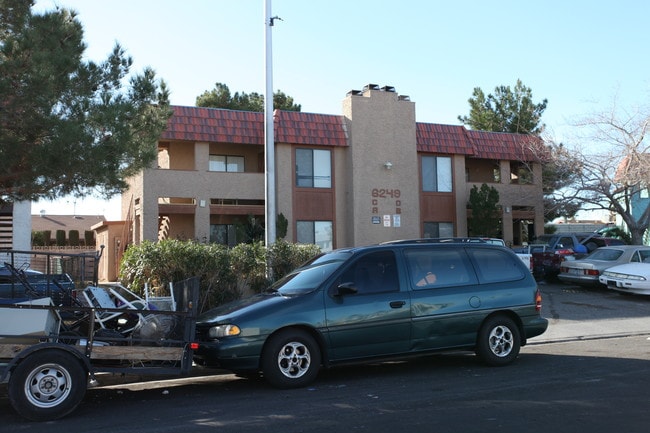 6249 Bellota Dr in Las Vegas, NV - Foto de edificio - Building Photo