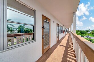 4050 Cornwall C in Boca Raton, FL - Building Photo - Building Photo