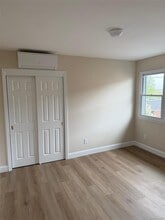 3 Railroad Ave in Babylon, NY - Building Photo - Building Photo