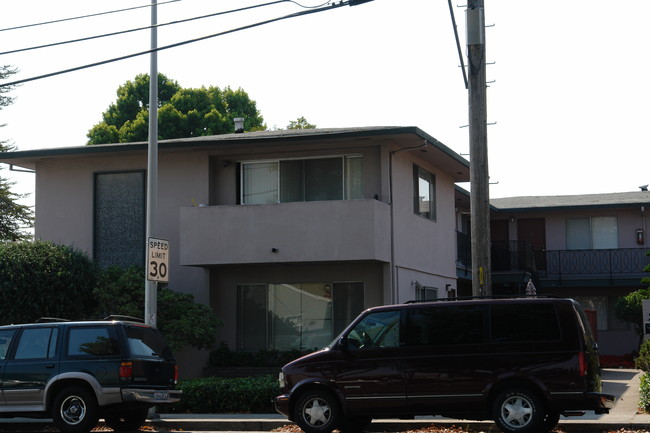 220 Peninsula Ave in San Mateo, CA - Foto de edificio - Building Photo