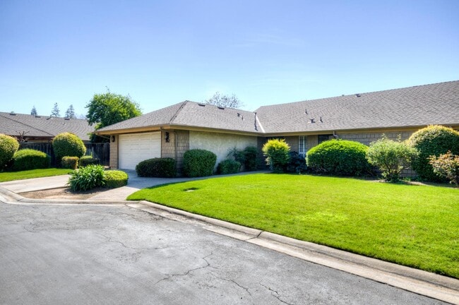 1067 W Sierra Ave in Fresno, CA - Building Photo - Building Photo