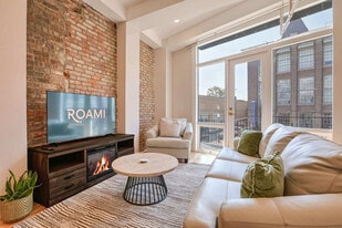 1050 Annunciation St in New Orleans, LA - Building Photo