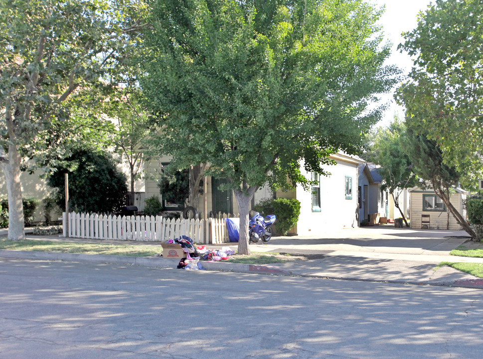 724 15th St in Modesto, CA - Building Photo