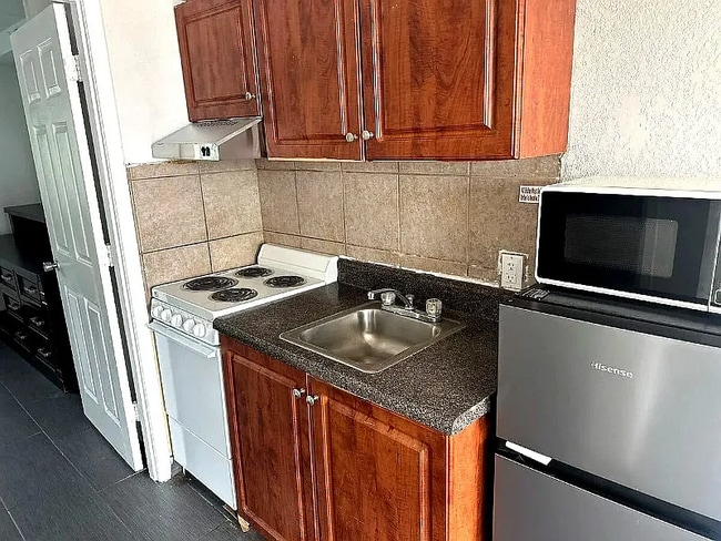 2010 S Ocean Blvd, Unit 410 in Myrtle Beach, SC - Building Photo - Building Photo