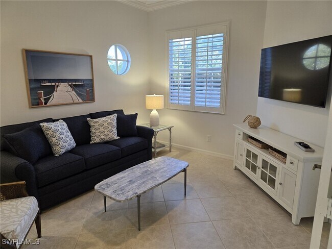 5095 Yacht Harbor Dr in Naples, FL - Building Photo - Building Photo