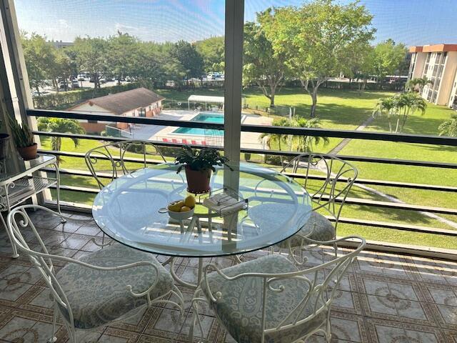 5981 Vía Vermilya in Atlantis, FL - Building Photo