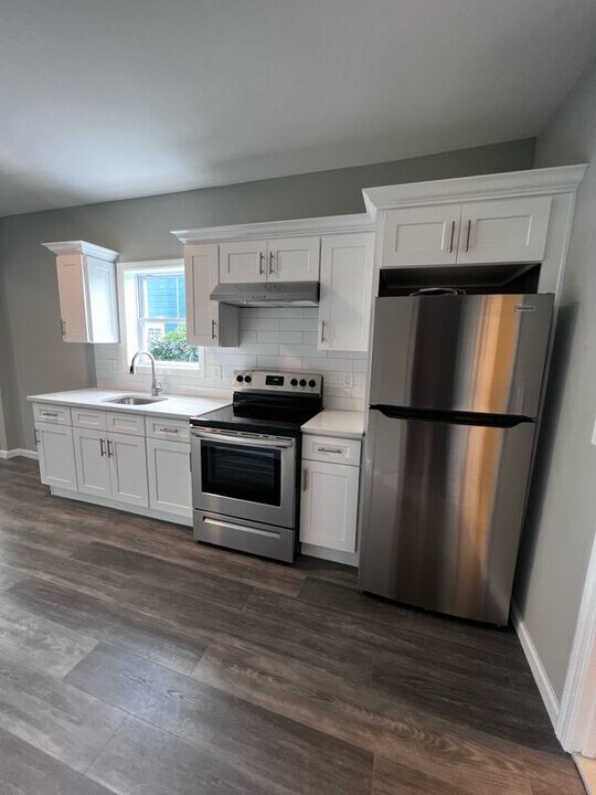 80 Grant Ave in Islip, NY - Building Photo