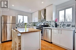 47 S Edgely Ave in Toronto, ON - Building Photo