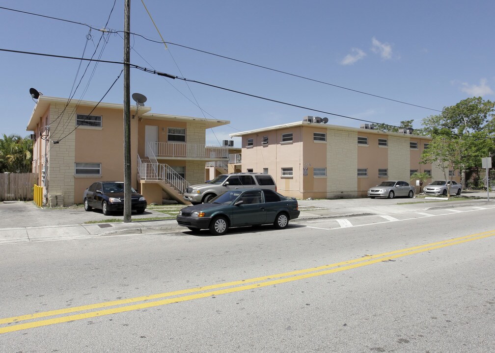 3162-3170 SW 16th St in Miami, FL - Foto de edificio