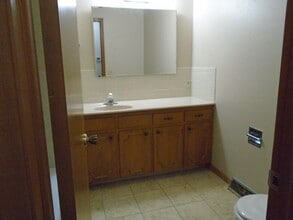 1201 Midyett Rd in St. Joseph, MO - Foto de edificio - Building Photo