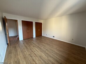 678 Broad St in Clifton, NJ - Building Photo - Building Photo