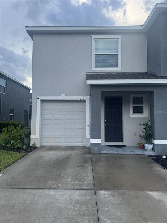 32997 Kaloko Rd in Zephyrhills, FL - Building Photo