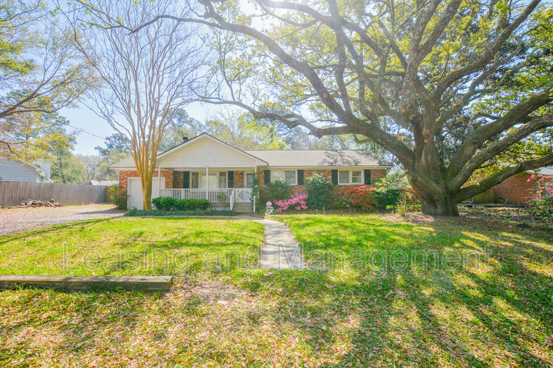 1209 W Darwin St in Charleston, SC - Building Photo