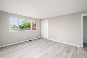 1948 Oakland Park Ave in Columbus, OH - Foto de edificio - Building Photo