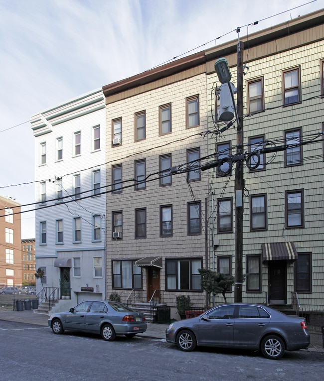 723 Adams St in Hoboken, NJ - Building Photo - Building Photo