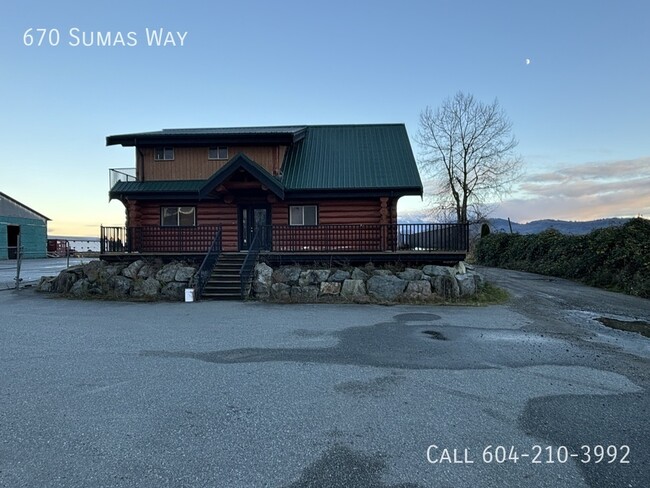 670 Sumas Way in Abbotsford, BC - Building Photo - Building Photo