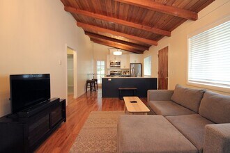 11330 SW Tigard St in Tigard, OR - Building Photo - Building Photo