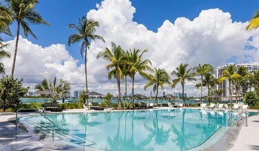 1500 Bay Rd, Unit S-0302 in Miami Beach, FL - Building Photo - Building Photo
