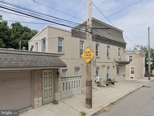 143 Davis St, Unit 2 in Philadelphia, PA - Building Photo - Building Photo