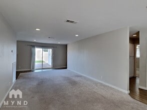 1013 James Lovell St in Las Vegas, NV - Foto de edificio - Building Photo