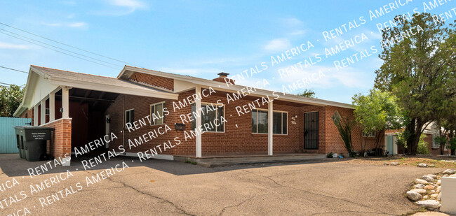 property at 2212 E La Mirada St