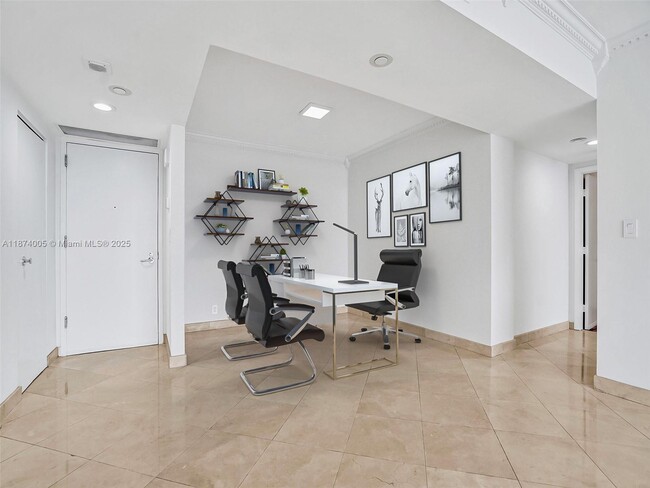 1000 W Island Blvd in Aventura, FL - Building Photo - Building Photo