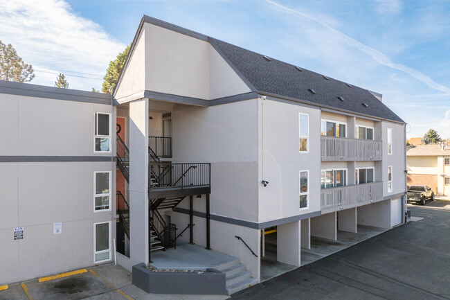 Lakeridge Terrace Apartments in Denver, CO - Building Photo - Building Photo