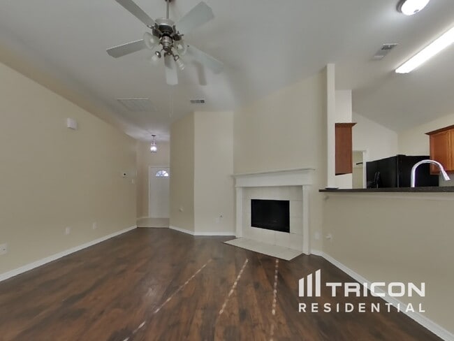 102 Mustang Stampede Dr in La Marque, TX - Building Photo - Building Photo