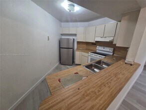 9433 Fontainebleau Blvd in Miami, FL - Building Photo - Building Photo