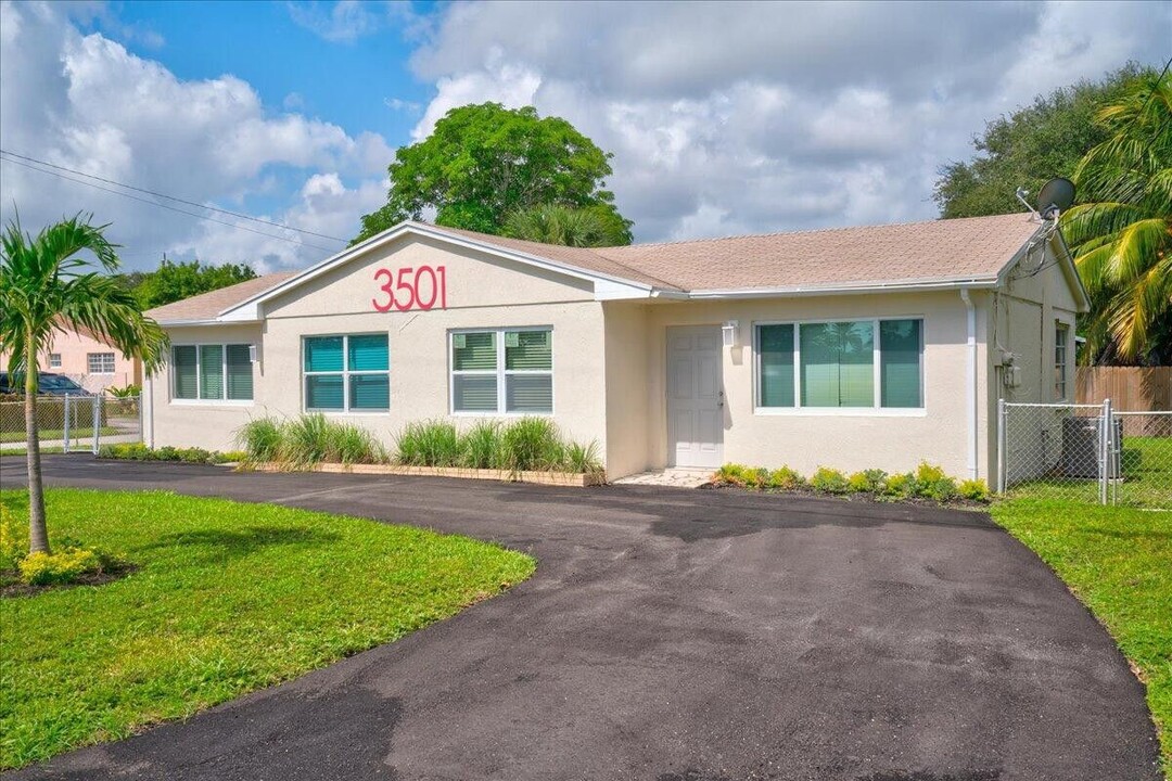 3501 Avenue E in West Palm Beach, FL - Building Photo