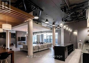 255 Northfield Dr E in Waterloo, ON - Building Photo - Building Photo