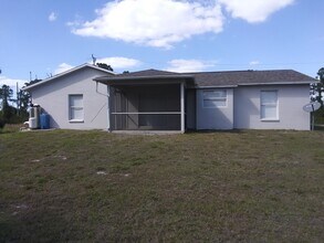 1154 Ebert Street East in Lehigh Acres, FL - Foto de edificio - Building Photo