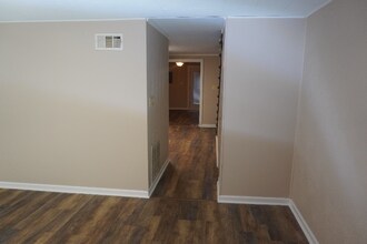 7956 Eastdale Rd in Baltimore, MD - Foto de edificio - Building Photo