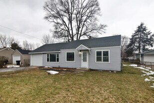 208 Harlem Rd in Machesney Park, IL - Building Photo