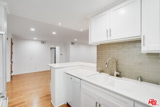 8515 Falmouth Ave in Los Angeles, CA - Building Photo - Building Photo