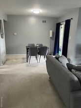 25361 Shiawassee Cir in Southfield, MI - Building Photo - Building Photo