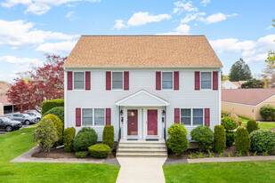 Maple Wood Farm in Cumberland, RI - Foto de edificio - Building Photo