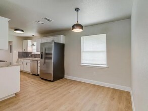 7825 Standley St in North Richland Hills, TX - Building Photo - Building Photo