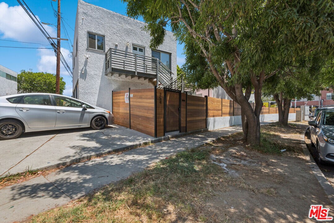 254 5th Ave in Los Angeles, CA - Building Photo