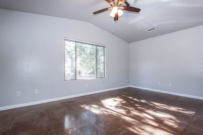 202 Robinson Dr in Prescott, AZ - Foto de edificio - Building Photo