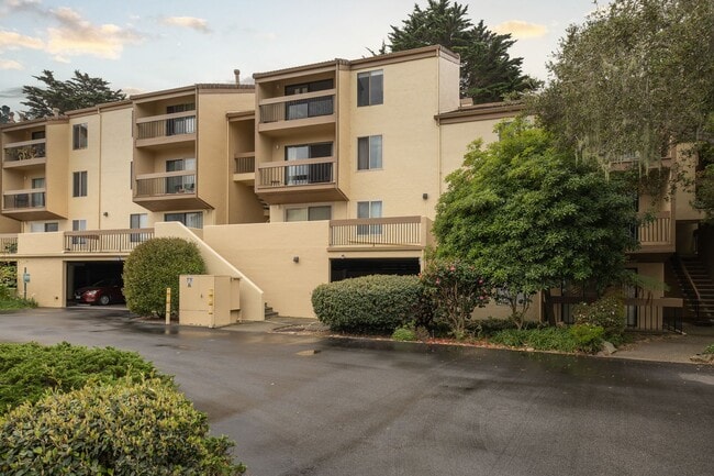 3205 Golden Oaks Ln in Monterey, CA - Building Photo - Building Photo